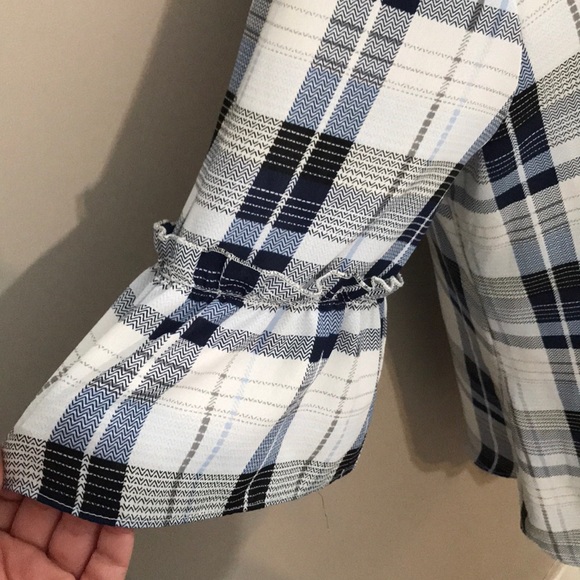 🌻 Ricki’s plaid bell sleeve blouse - Picture 2 of 5